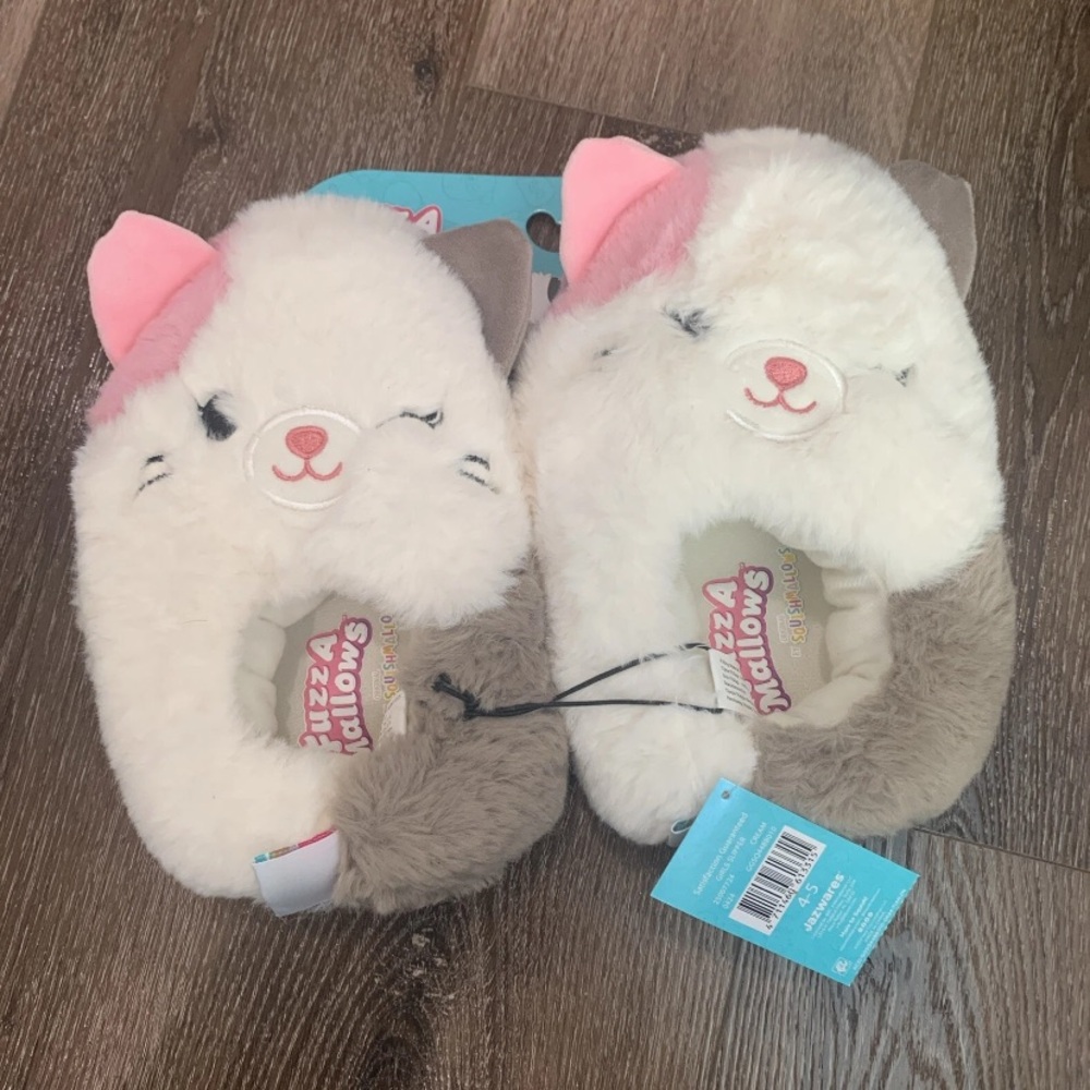 New Karina the Cat Squishmallow Slippers. Cute slippers. Kids size 4/5.
